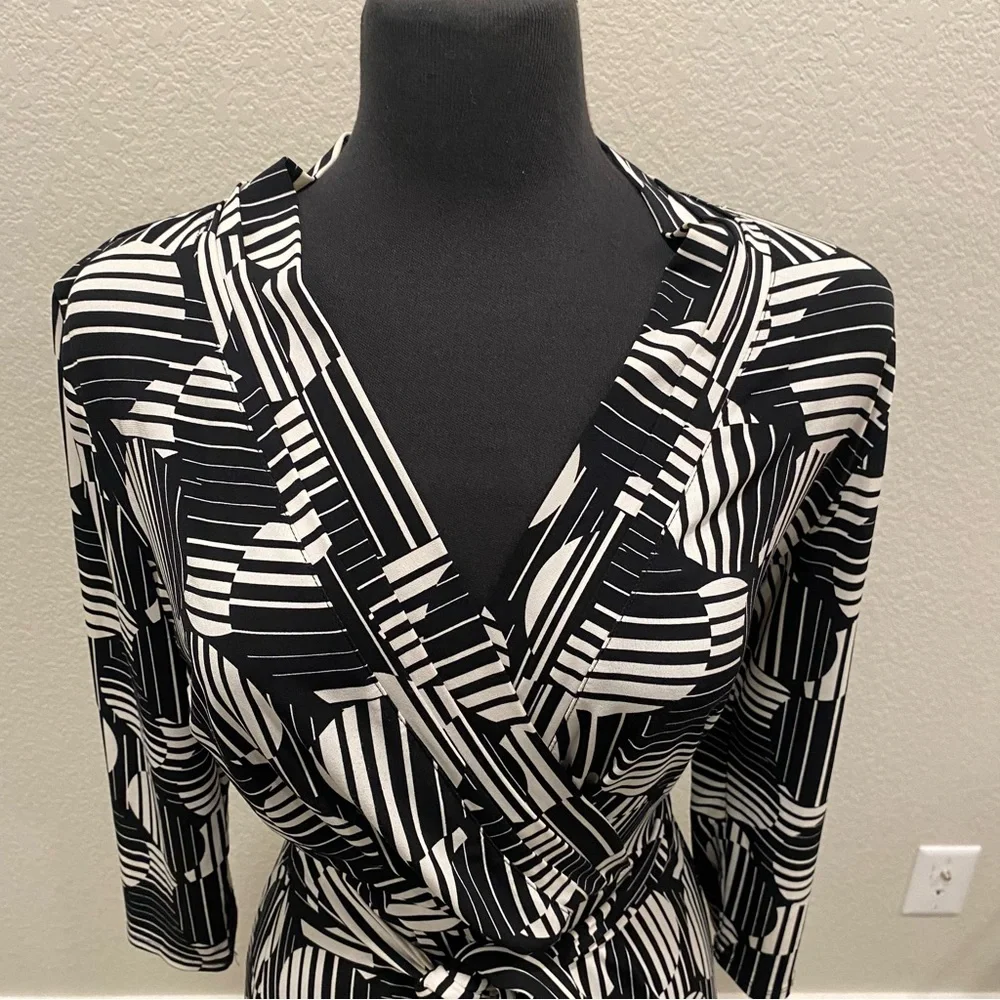 Liz Claiborne Black White Geometric V Neck Dress with Belt - NEW Size M